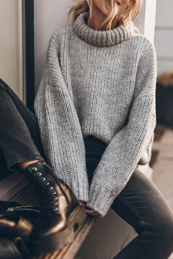 Stylowy sweter z dużym kołnierzem i długimi rękawami