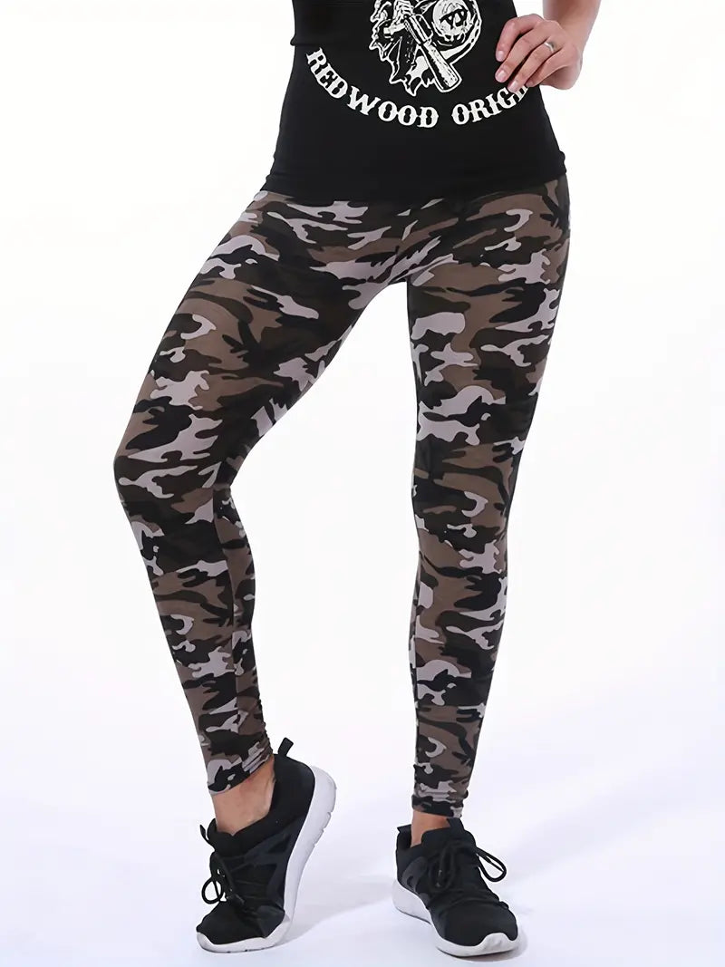 - Casualowe legginsy w kamuflażu z wysokim stanem
