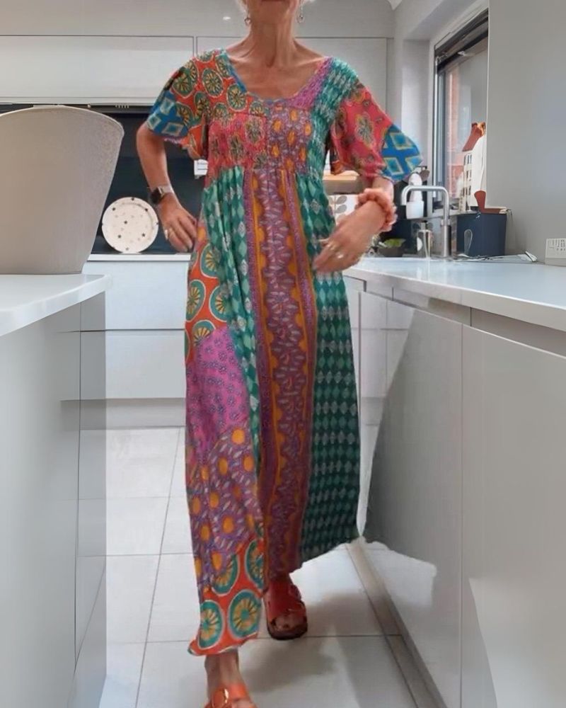 Sukienka w stylu bohemy z wzorem paisley