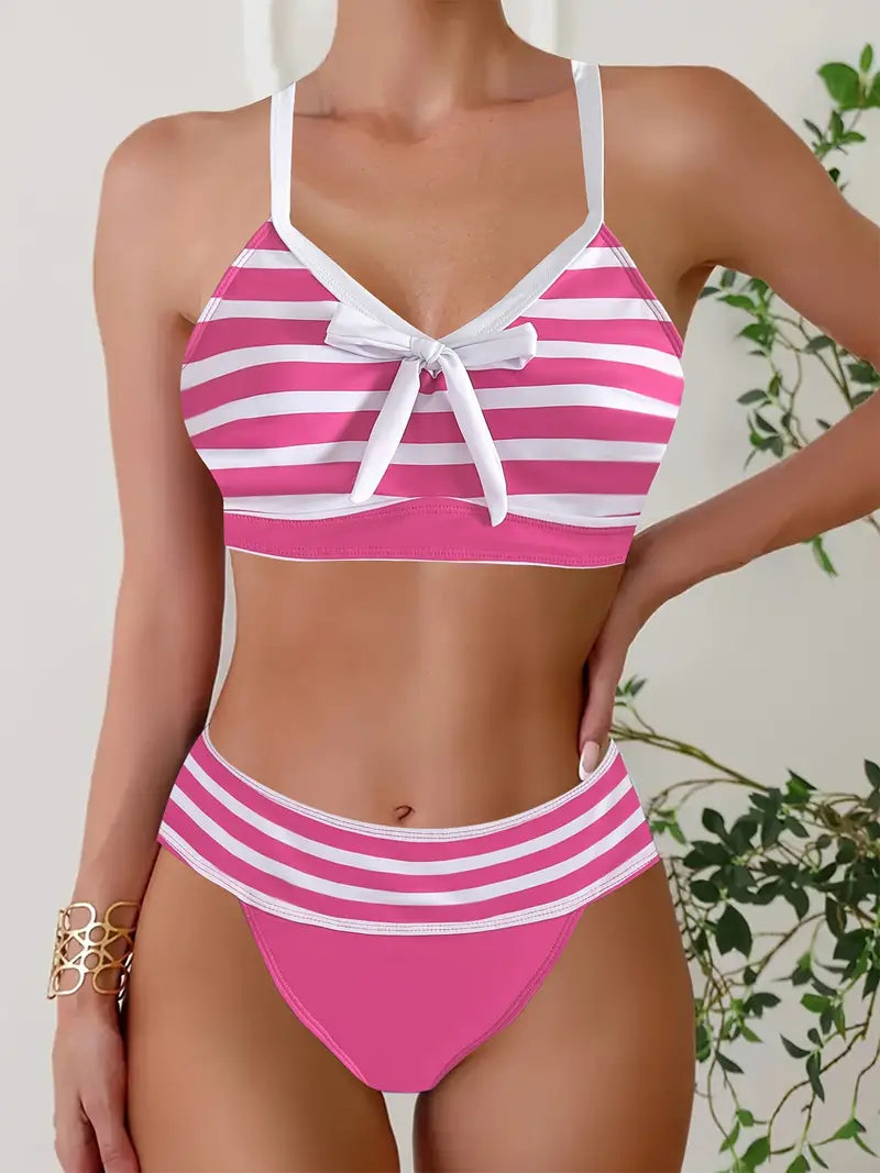 Seksowne bikini w paski z kokardką na dekolcie w serek