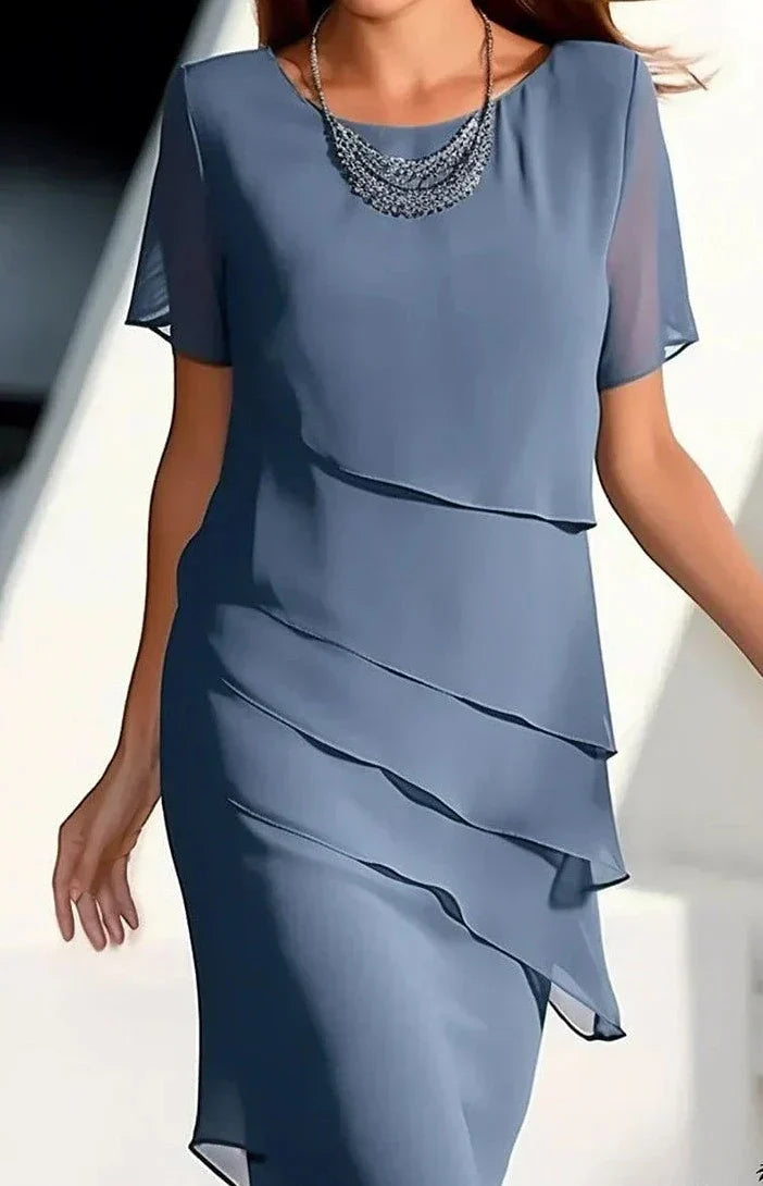 Elegancka sukienka z zakładkami i lekkością