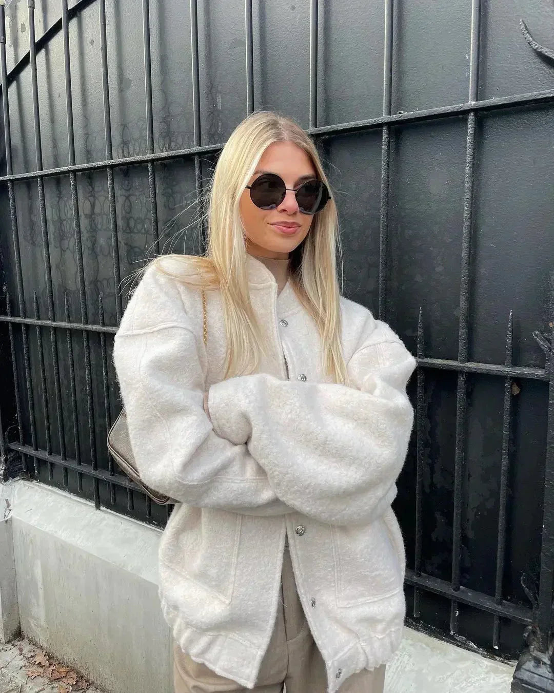 Minimalistyczna kurtka damska - Kyla