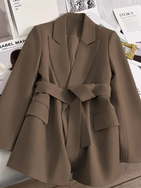 Lola - elegancki blezer damski