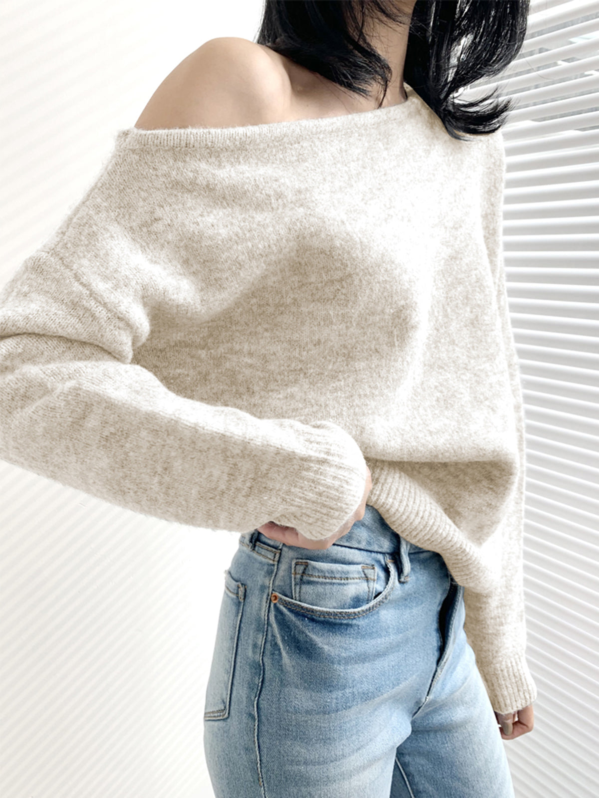 Sweter z asymetrycznymi ramionami - Elegancka dzianina dla szykownego stylu