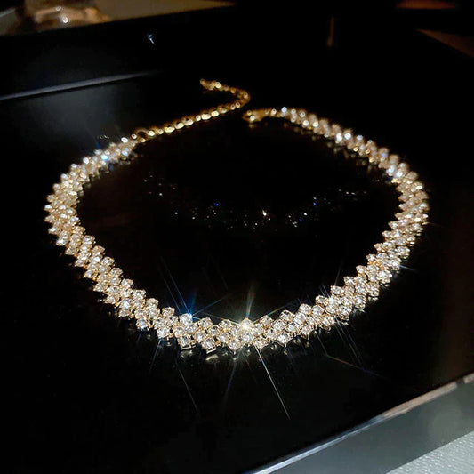 Naszyjnik choker ze złotymi kamieniami galowymi | Elegancja i wyrafinowanie