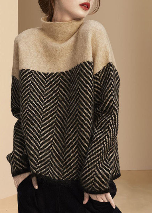 Sweter z wysokim kołnierzem: wygoda i styl w jednym produkcie