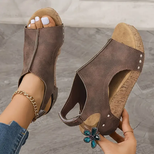 Shana - Damskie szpilki klinowe w stylu retro