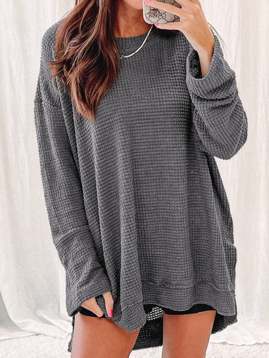 Sweter oversize z długimi rękawami i rozcięciami po bokach