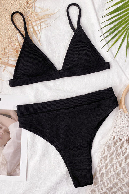 Amparo® | Bikini z trójkątnym topem i majtkami typu hotpants
