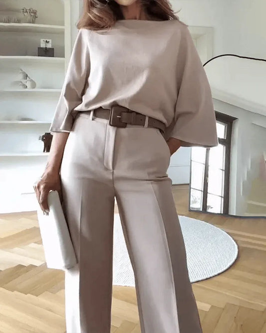 Stylowe spodnie o dopasowanym kroju z elegancką bluzką