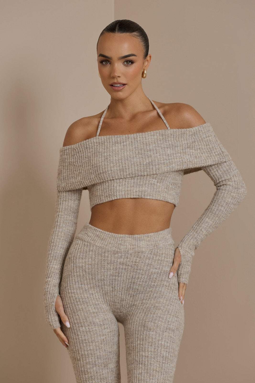 Zestaw Co-ord - Stylowy - Dzianinowy top z odkrytymi ramionami, dopasowane spodnie - Idealny na modne okazje