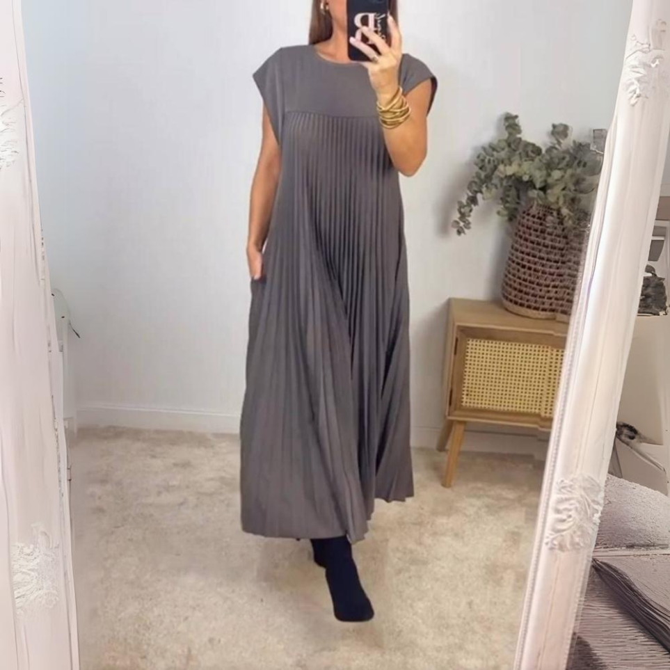 Lekka i elegancka plisowana sukienka