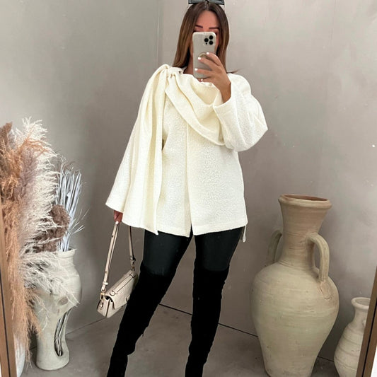 Tessa - Ponczo frotte z detalem w postaci szalika