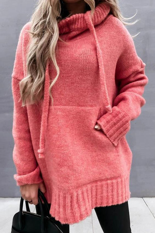 Sweter z dekoltem pod szyję i funkcjonalnymi kieszeniami w swobodnym stylu