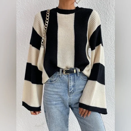Sweter w paski z klasycznym kołnierzem i długimi rękawami