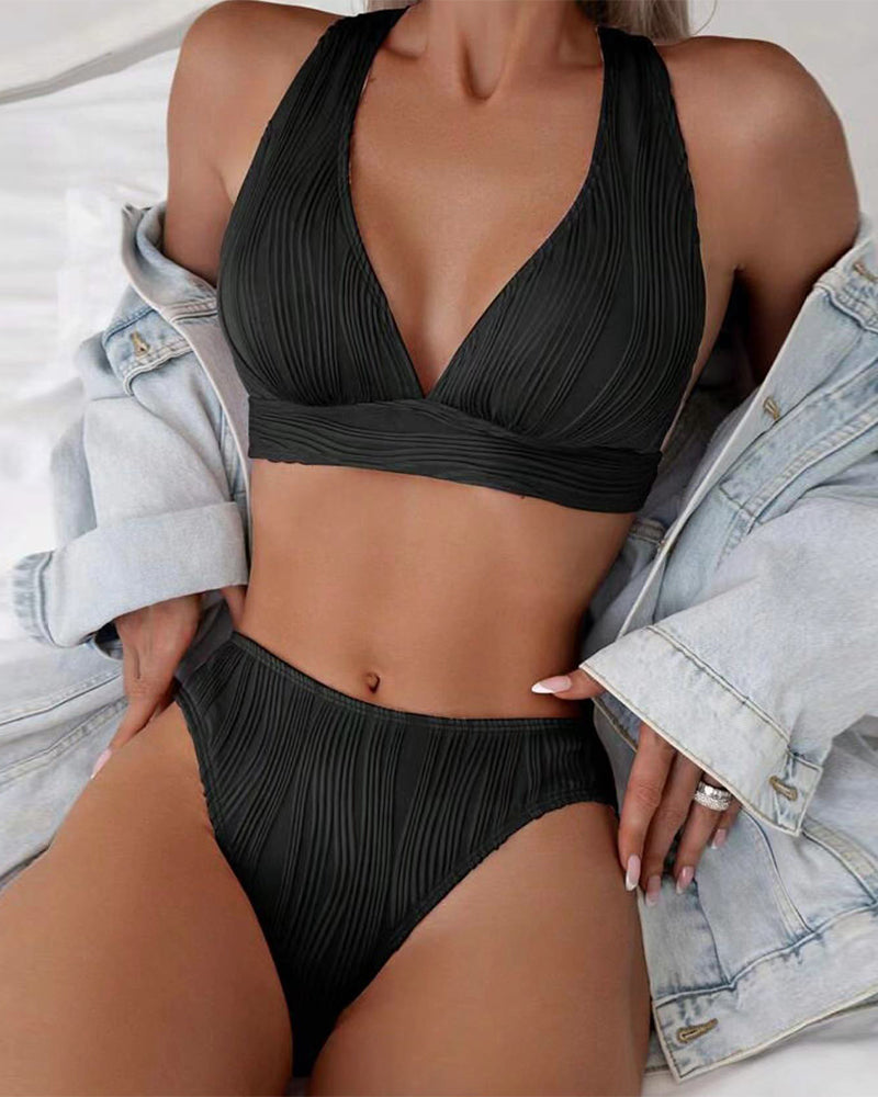 Jednokolorowe seksowne bikini z głębokim dekoltem V