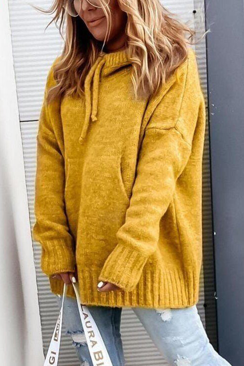 Sweter z dekoltem pod szyję i funkcjonalnymi kieszeniami w swobodnym stylu