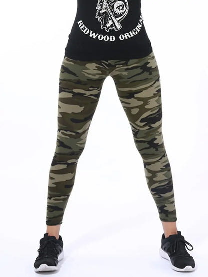 - Casualowe legginsy w kamuflażu z wysokim stanem