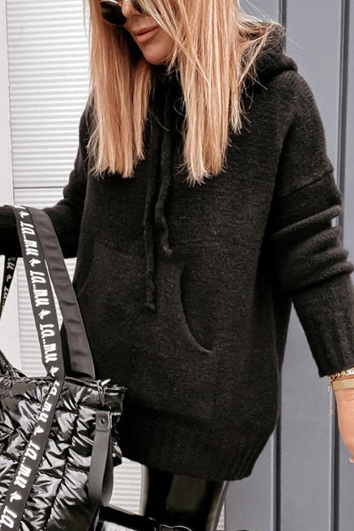 Sweter z dekoltem pod szyję i funkcjonalnymi kieszeniami w swobodnym stylu