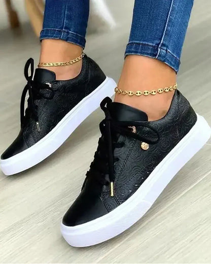 Eleganckie buty sportowe ze złotymi detalami