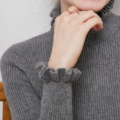 Modny sweter z koronkowym kołnierzem - Anastasia