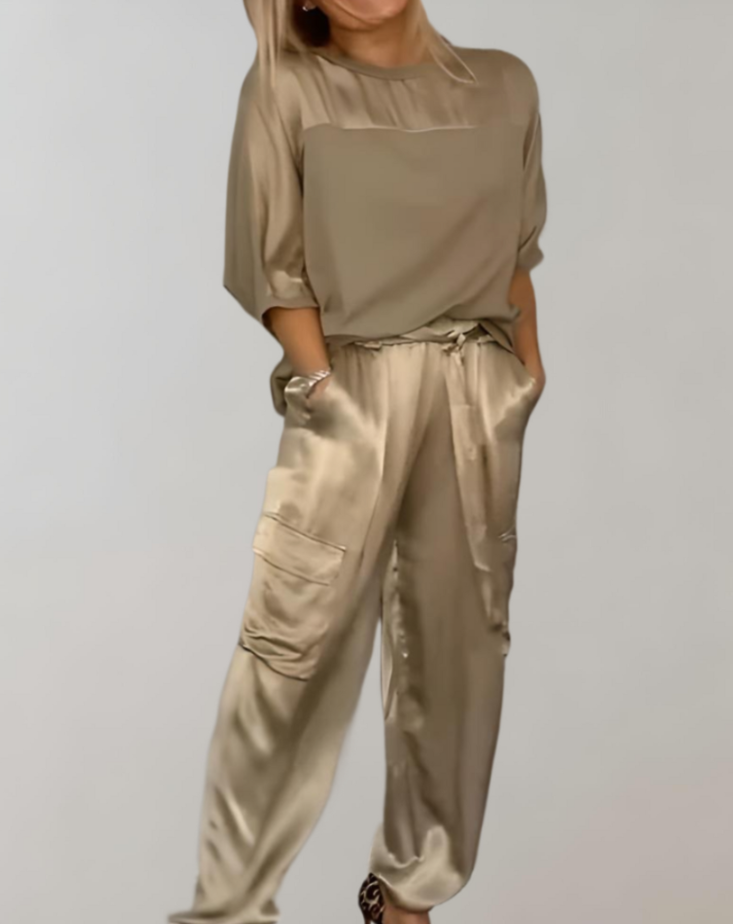 Isabelle - 2-częściowy zestaw składający się z eleganckiego satynowego topu z