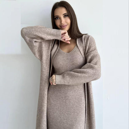 Elegancka sukienka maxi z ciepłym kardiganem