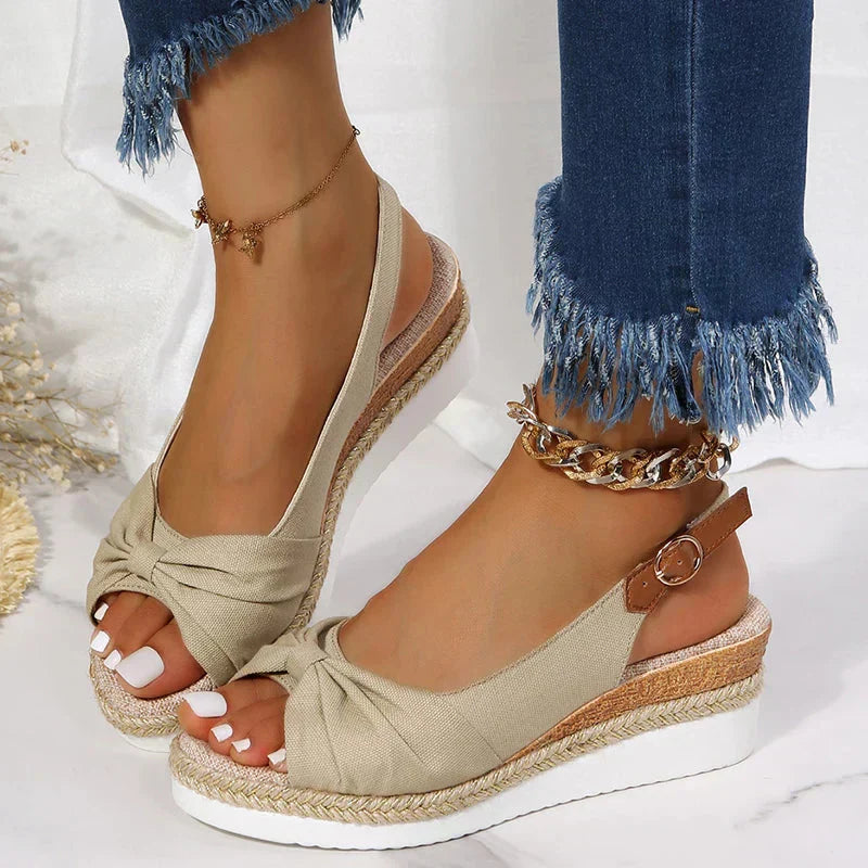 Eleganckie letnie sandały espadryle z zapięciem na klamrę i guzikiem