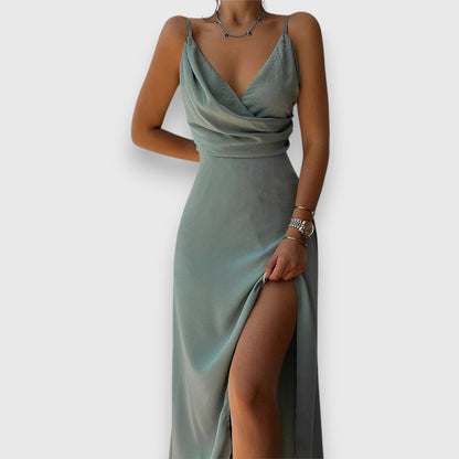 Elegancka sukienka o lekkim i wyrafinowanym stylu