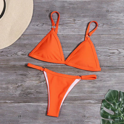 Beztroskie i stylowe ogólne bikini