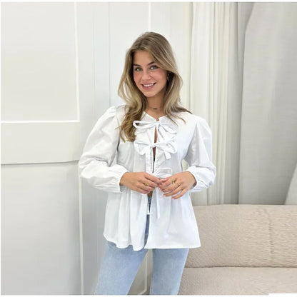 Cassandra - Letnia bluzka z dekoltem w szpic