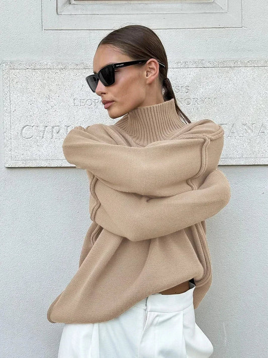 Sweter Darwin z golfem wykonany z gładkiej dzianiny