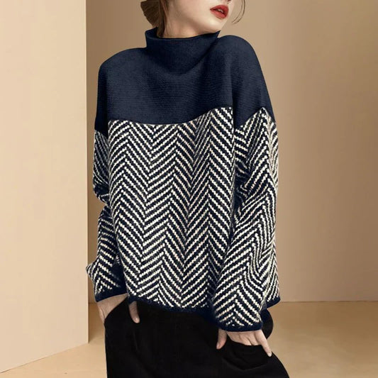 Sweter z wysokim kołnierzem i wzorem w jodełkę