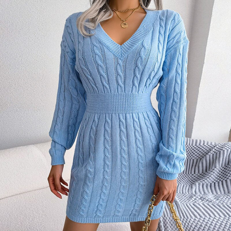 Luźna sukienka z haftowanymi detalami, elegancki styl bohemy