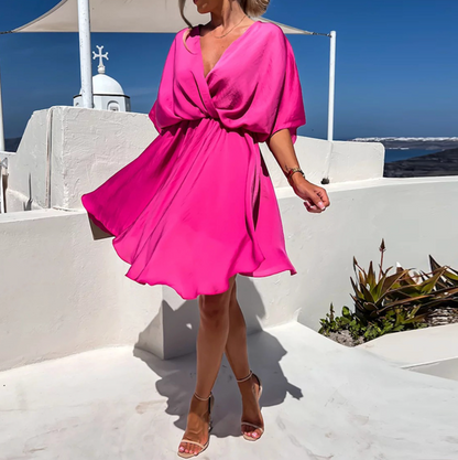 szeroka mini sukienka w letnim stylu i nowoczesnym designie