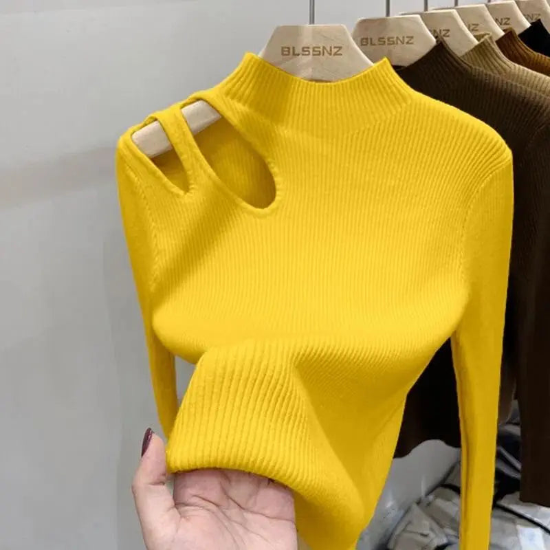 Sweter damski z wycięciem na obojczyku