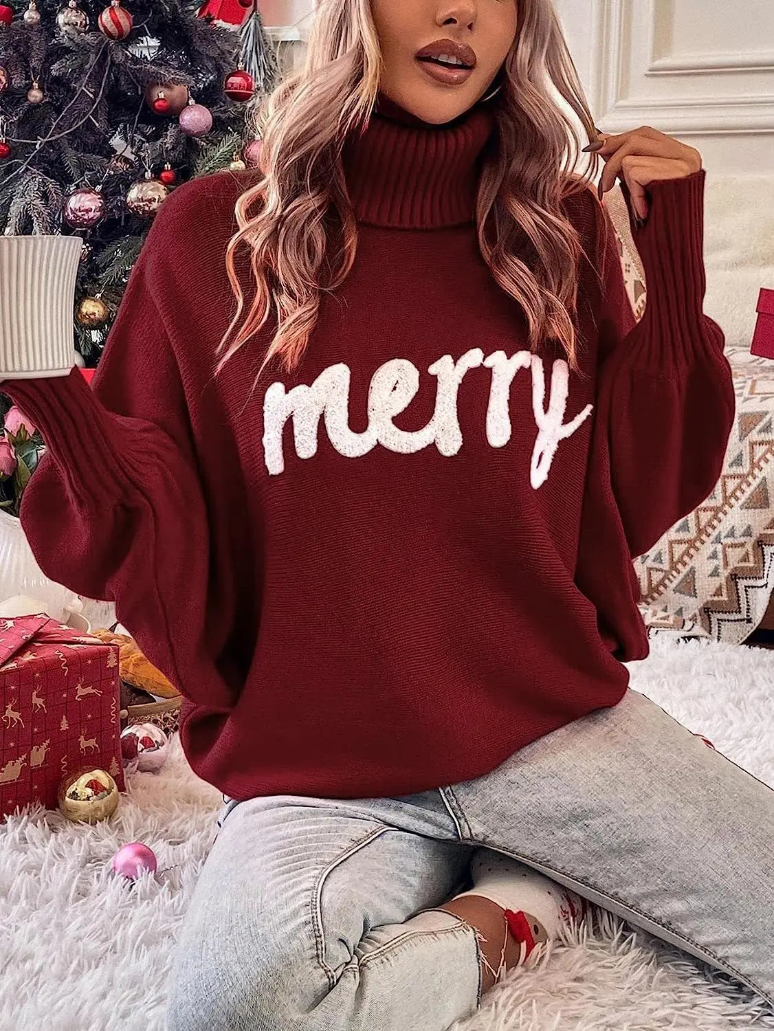 Ines - Dzianinowy sweter z nietoperzowymi rękawami, golfem i wytłoczonymi literami "Merry" dla kobiet