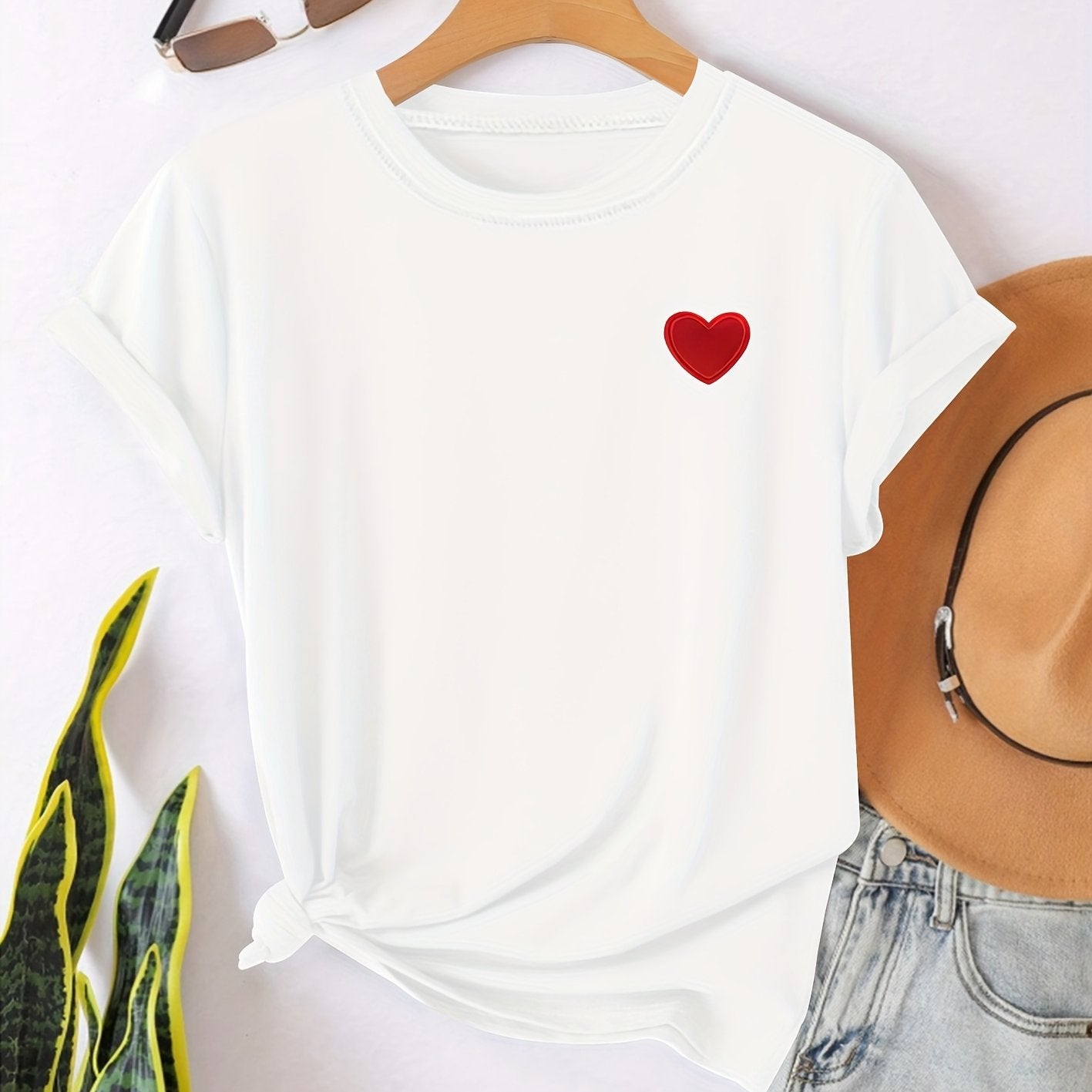 T-shirt - nadruk w kształcie serca i okrągły dekolt dla wygody