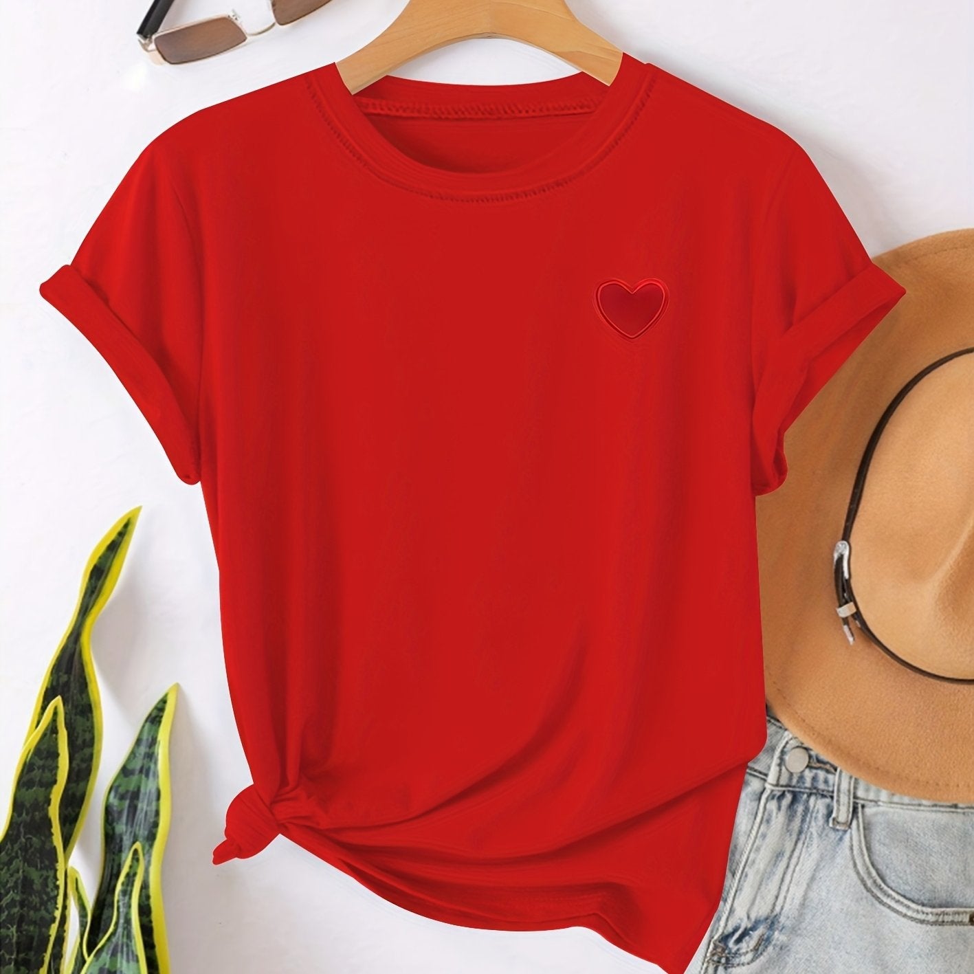 T-shirt - nadruk w kształcie serca i okrągły dekolt dla wygody
