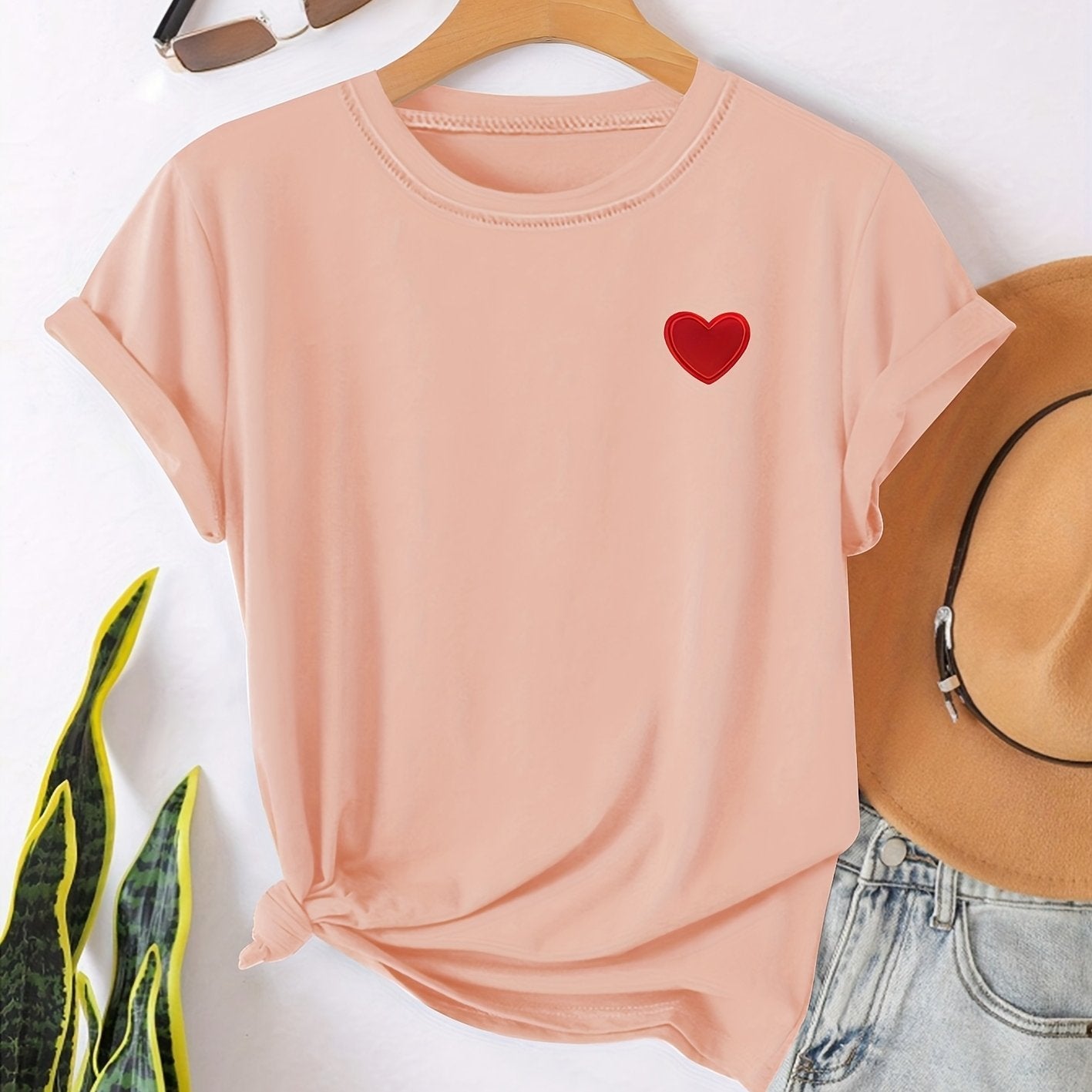 T-shirt - nadruk w kształcie serca i okrągły dekolt dla wygody