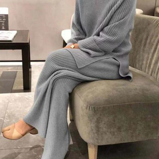 Casualowy sweter i spodnie z dzianiny