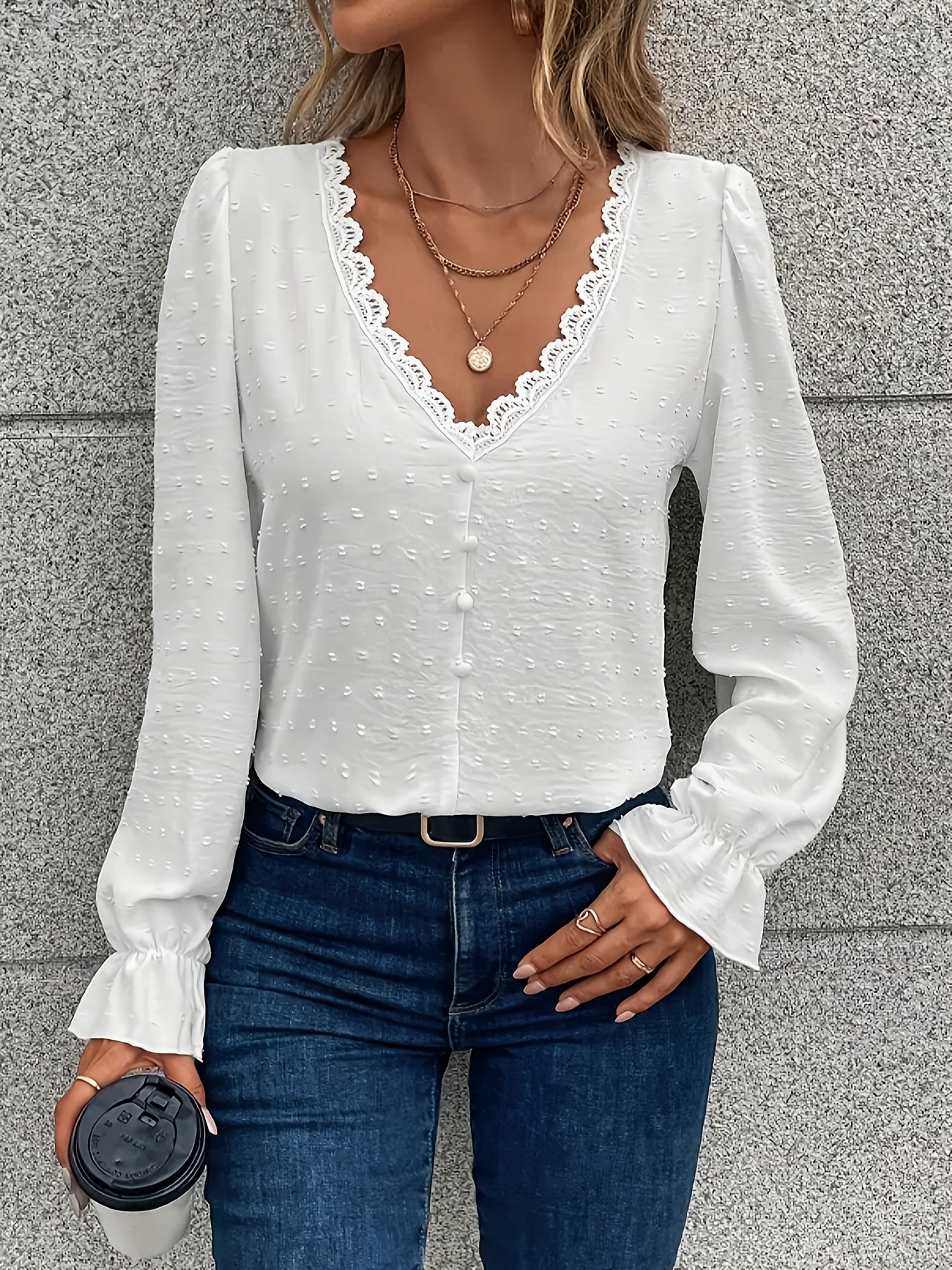 Bluzka z długim rękawem V-Neck - koronkowy kołnierzyk i lekki materiał