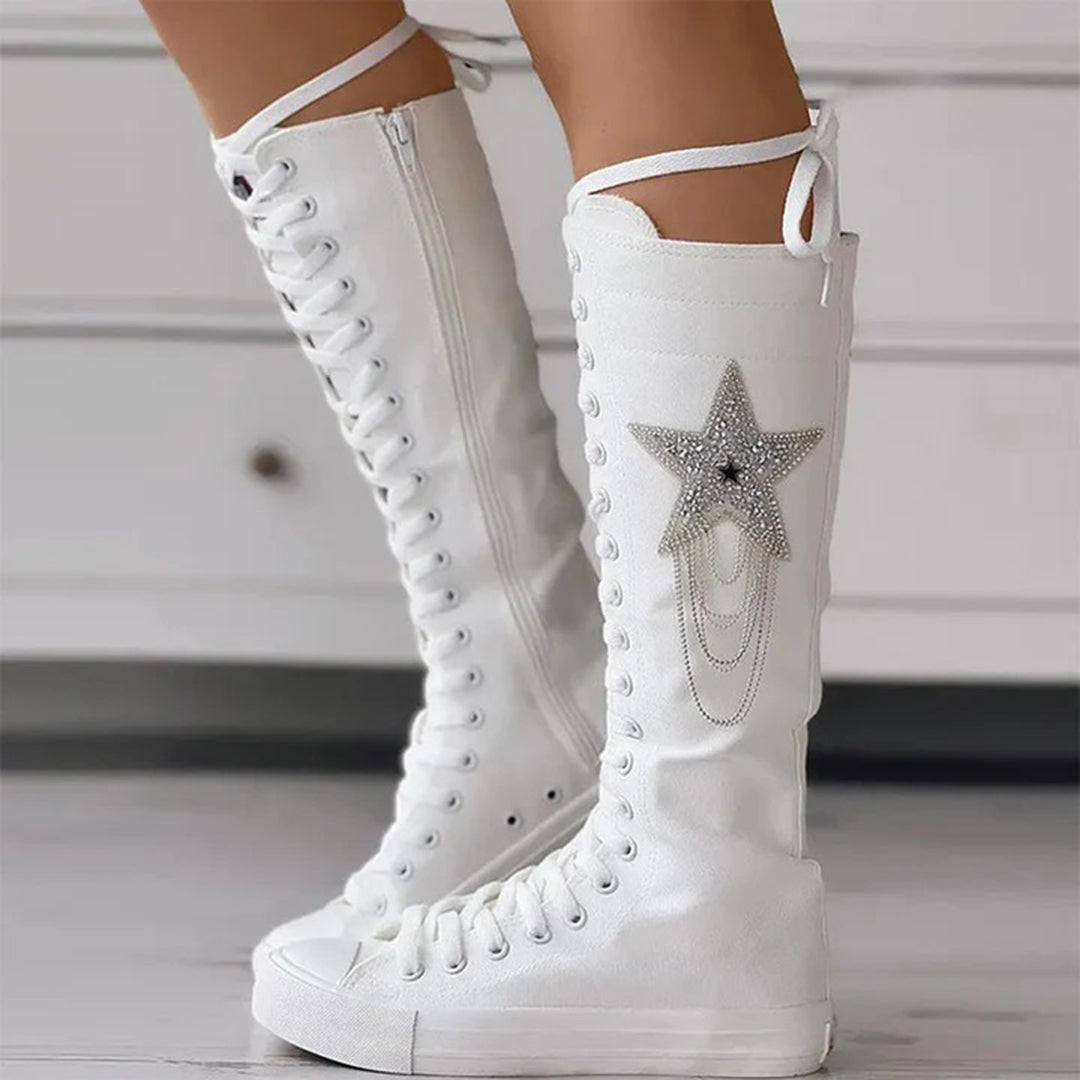 Karina Star - Wysokie sznurowane buty z pomponem