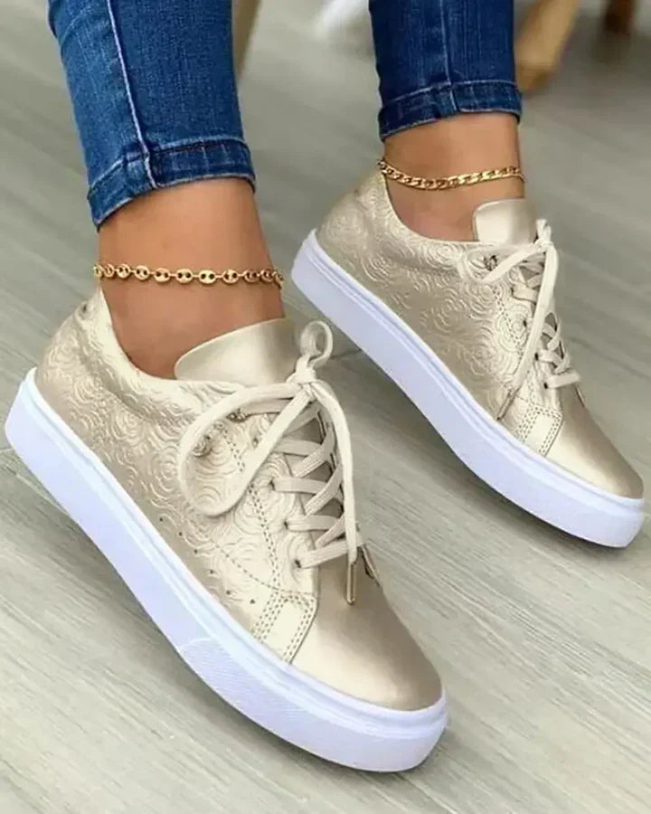 Eleganckie buty sportowe ze złotymi detalami