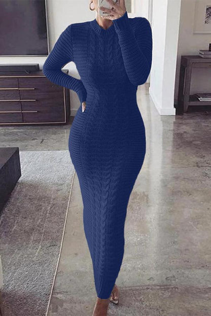 Sweter z skręconej wełnianej dzianiny z długimi rękawami