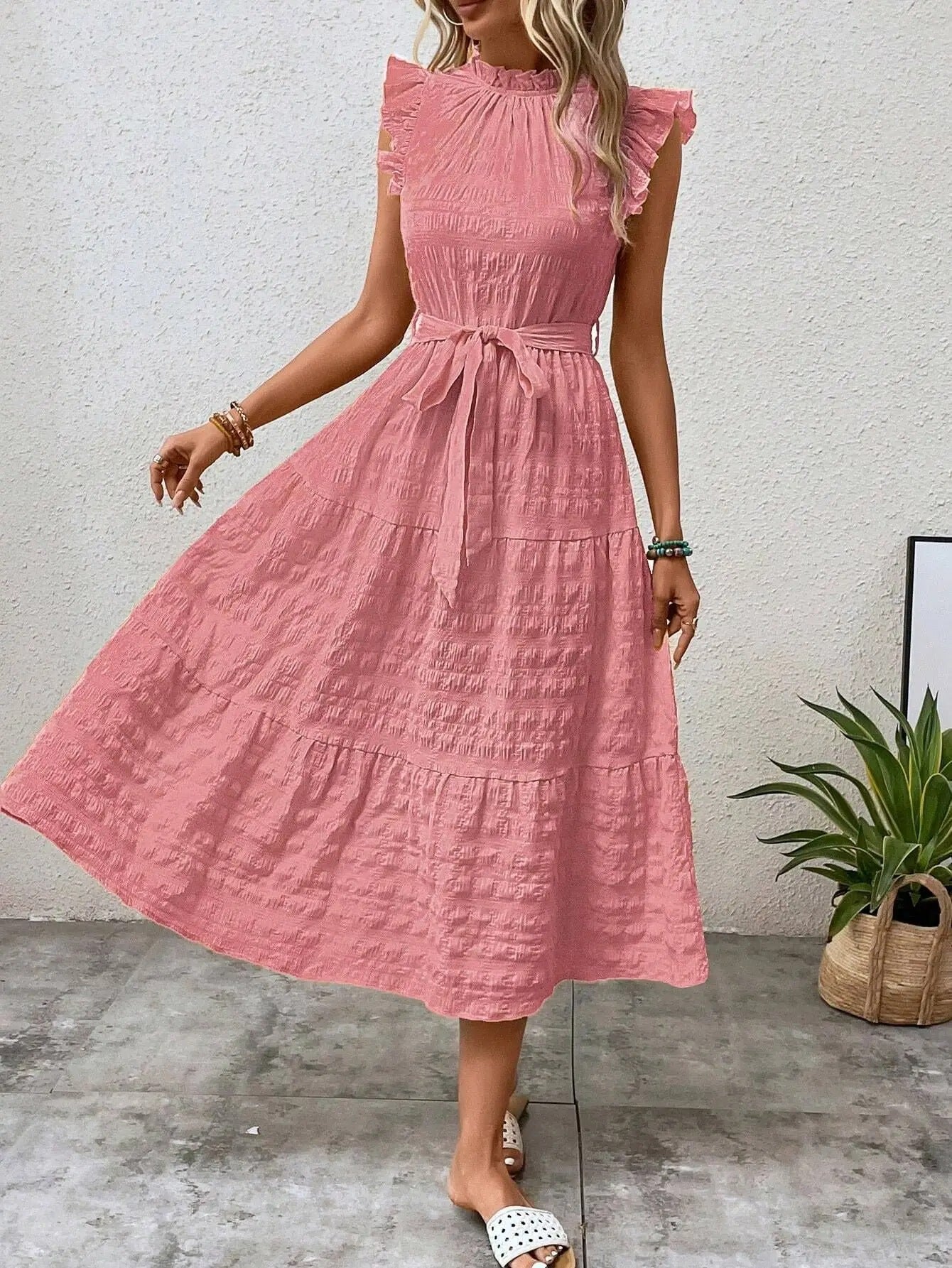 Elegancka sukienka midi dla kobiet