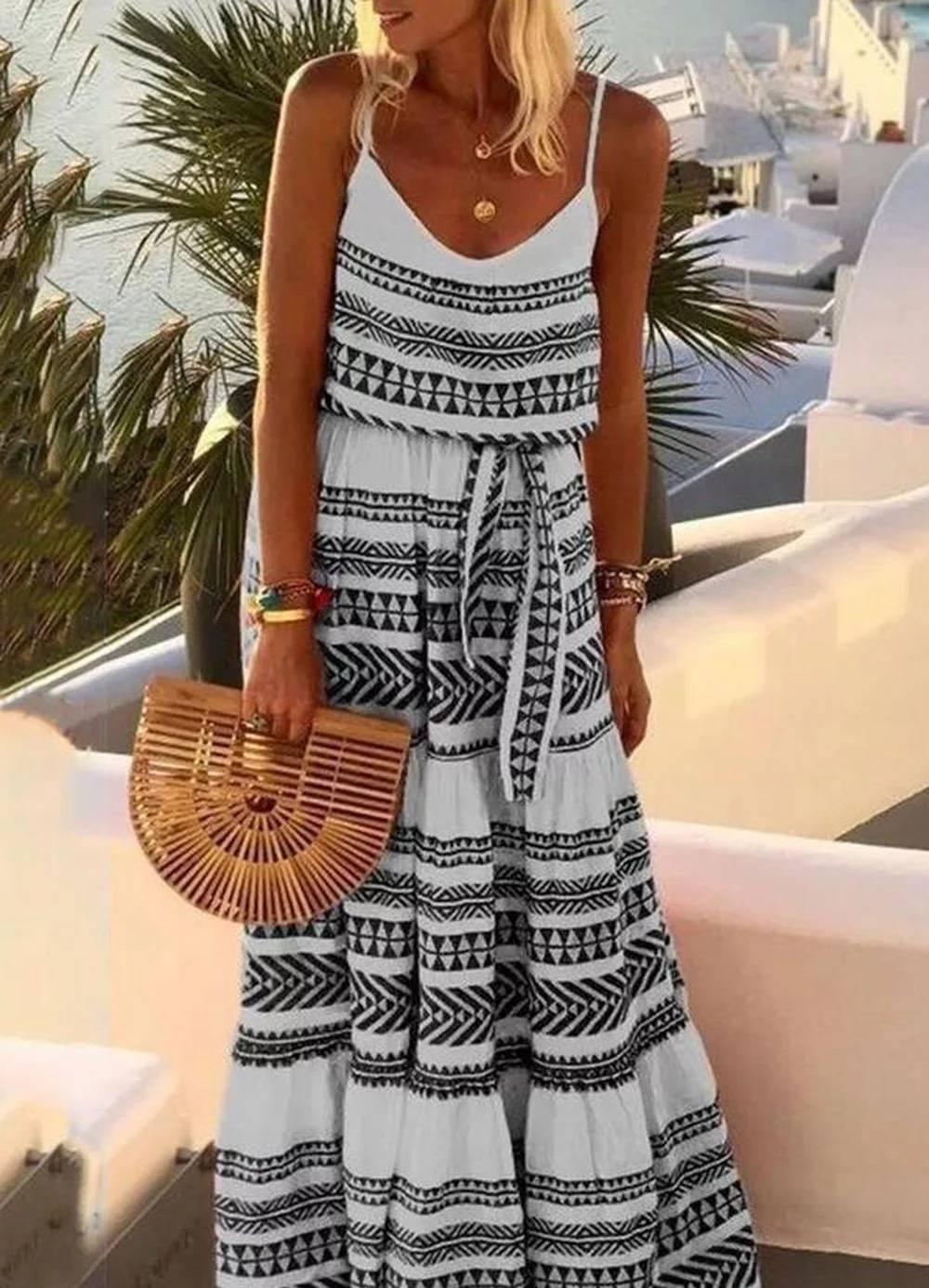 Sukienka w stylu boho bez ramiączek z geometrycznym nadrukiem i dekoltem w szpic