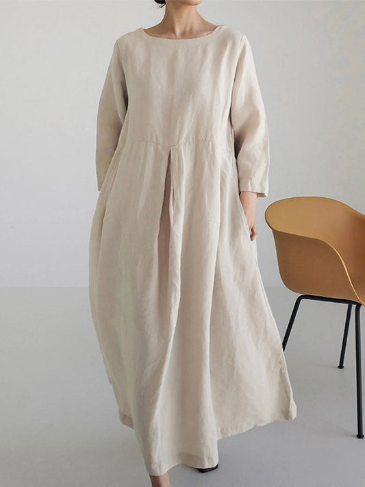 Elegancka długa sukienka w minimalistycznym stylu o lekkim i wygodnym kroju