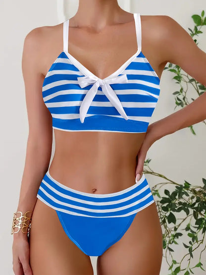 Seksowne bikini w paski z kokardką na dekolcie w serek