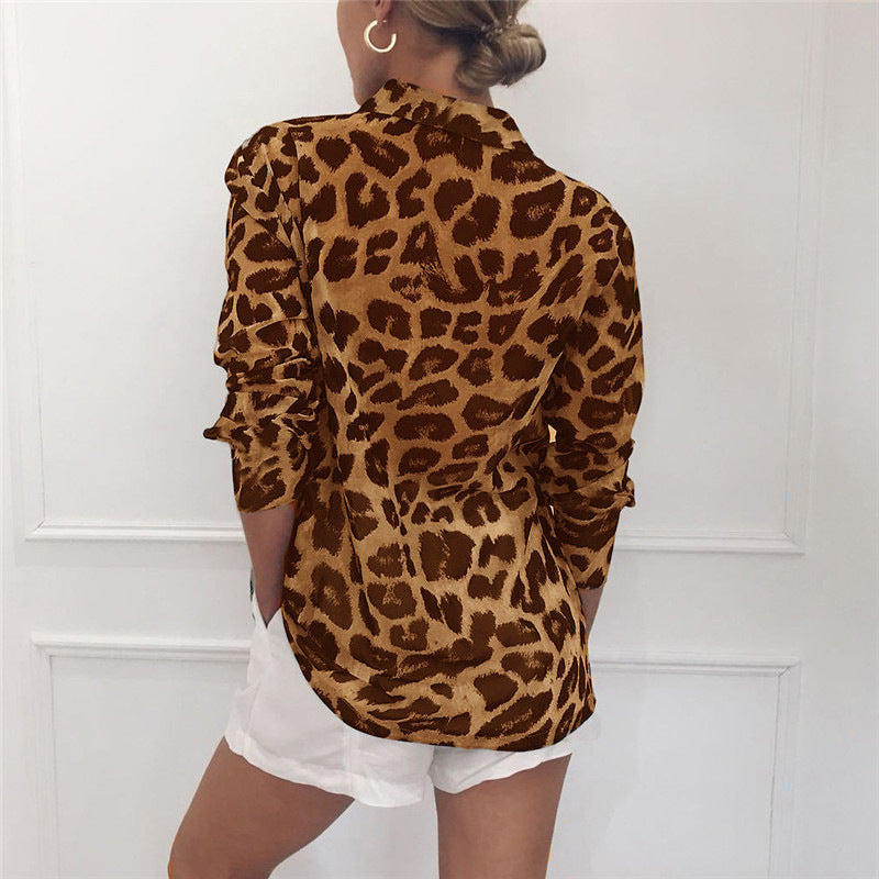 Kassie - Elegancka bluzka z długim rękawem w panterkę z wywijanym kołnierzykiem